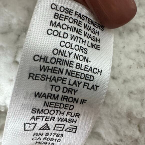 Maurices Sweater Vest Womens Size M Faux Fur Cableknit Toggle Sherpa Lined Tan - Picture 10 of 11